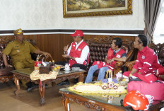 Plt. Bupati I Komang Koheri Lepas Relawan PMI Lamteng Bantu Korban Bencana di Sumatra