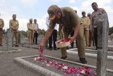 Peringati HUT ke-79 Pemkot Yogyakarta, Hasto Wardoyo Ziarah ke Makam Para Pahlawan