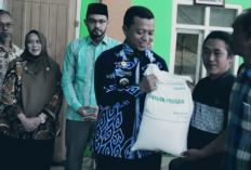 Bupati Pringsewu Salurkan Bantuan Pangan untuk Warga Pekon Fajarmulia