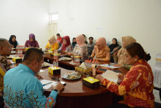 Pimpin Rapat Pembina Posyandu, Ni Ketut Dewi Nadi Dorong Peningkatan Kualitas Layanan