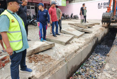Respons Cepat Pascabanjir, Bupati Pringsewu Turun Langsung Tangani Drainase Tersumbat