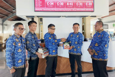 Dukung Literasi, Kepala DPMPTSP Hibahkan Sejumlah Buku, Sekda : Saya Minta OPD Turut. 