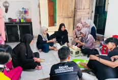 PPK Ormawa HIMADIKMI UM Metro Dampingi KWT Mitra Bunda Praktik Pembuatan Keripik Tempe