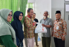 RSU Muhammadiyah Metro Bersama LAZISMU Bagikan Paket Sembako Pada Pasien