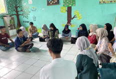 PPK Ormawa HIMADIKMI UM Metro Dampingi RISMA Desa Rejo Agung Membuat Konten Video Promosi Produk