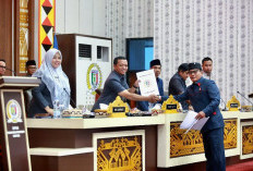 Hadiri Rapat Paripurna, Bupati Pringsewu Paparkan Ranperda Pertanggungjawaban APBD 2025