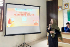 Tim PPK ORMAWA Himadikmi FKIP UM Metro Berikan Pendampingan Pembuatan Akun E-Commerce di Desa Rejo Agung