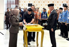 Bupati Elfianah Resmi Lantik Sunardi Sebagai Sekwan DPRD Mesuji