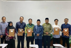 Perkuat Mutu Akademik, UM Metro Resmi Serahkan SK Dosen Kontrak