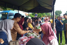 Gelar Pasar Murah, Ratusan Warga Serbu Bapok Murah di Metro Barat