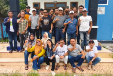 Demo: Kembalikan Anggaran Publikasi Kami dan Berhentikan Sekwan Lamteng 