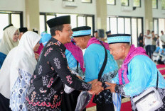 Bupati Pringsewu Lepas Pemberangkatan Ratusan Jamaah Calon Haji 