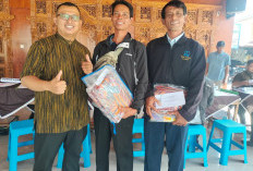828 Calon Pengurus RT/RW Condongcatur Terima Seragam Lurik dan ATK Jelang Pengukuhan