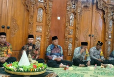 Pemkal Condongcatur Peringati Hari Jadi ke-110 Sleman Lewat Malam Tirakatan Penuh Kebersamaan