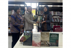 Kepala Kantor Kementerian ATR/BPN Mesuji Berbagi Buku ke Perpustakaan Daerah 
