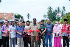 Plt. Bupati I Komang Koheri Resmikan Rigid Beton Ruas Sidoluhur–Sidomulyo, Kecamatan Bangunrejo