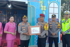 Tinjau Pos Yan & Pos PAM, Kapolres Ketua Bhayangkari Cabang Mesuji Beri Bingkisan kepada Petugas